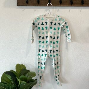 Primary PLAY pajamas